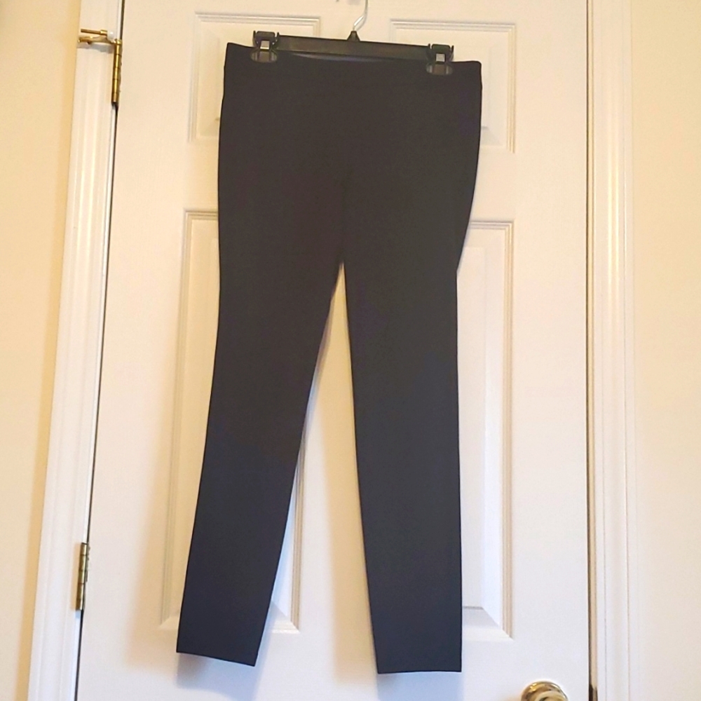 CROWN & IVY black leggings size Petite Medium. New condition only wore once